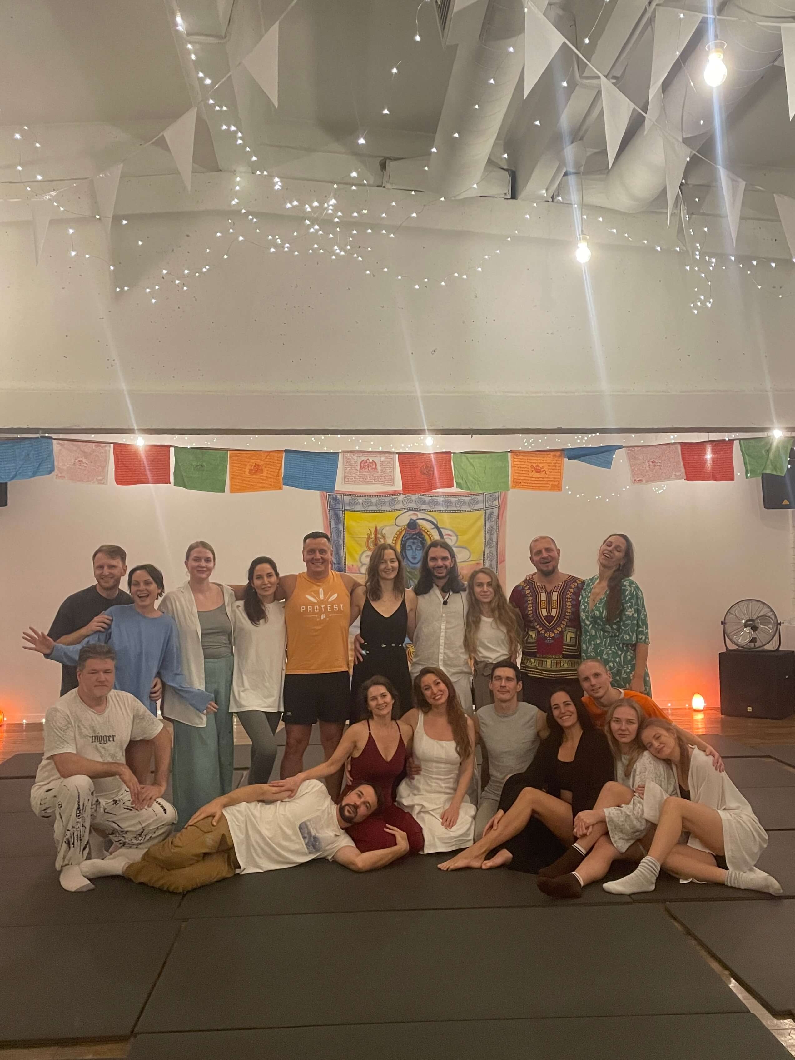 Участники тантрических занятий с Ишваром